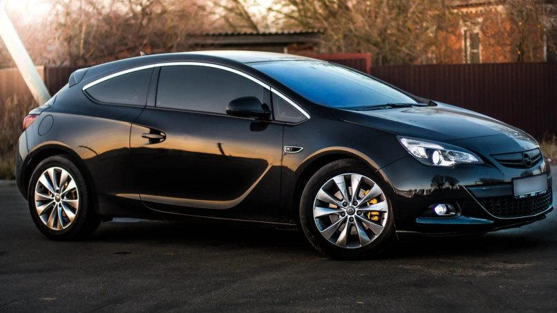 Opel Astra GTC 2012