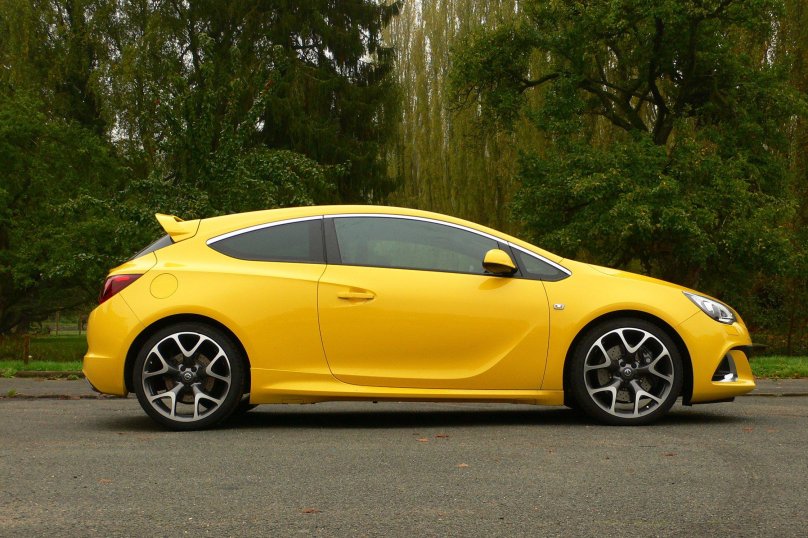 Opel Astra GTC 2012