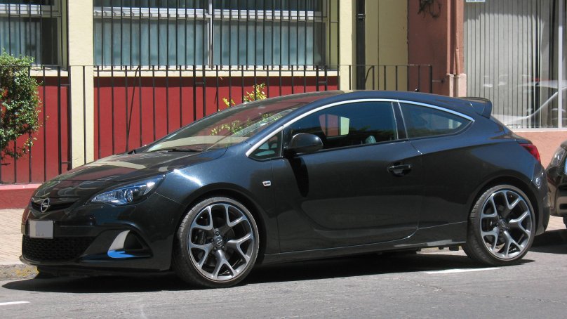 Opel Astra GTC 2012