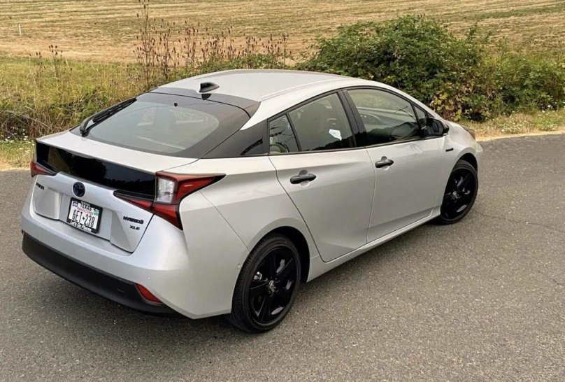 Тойота Приус 2022