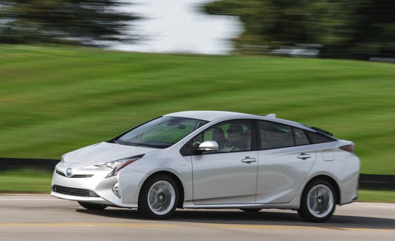 Тойота Приус 2023