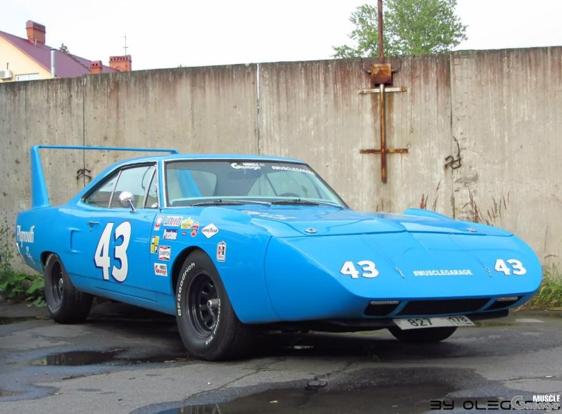 Машина Plymouth Superbird 43