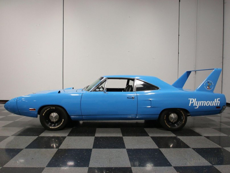 Машина Plymouth Superbird 43