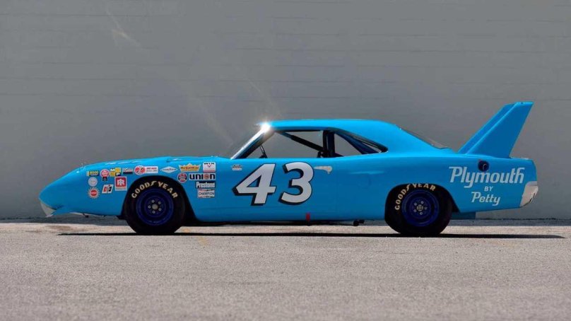 Машина Plymouth Superbird 43