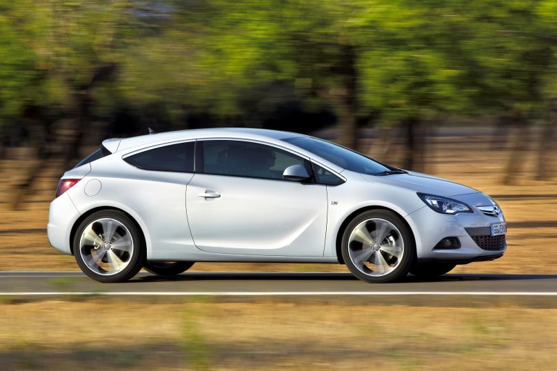 Opel Astra GTC 2011