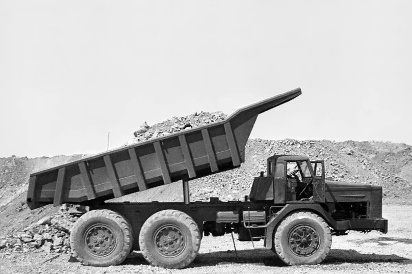 МАЗ-530 карьерный самосвал