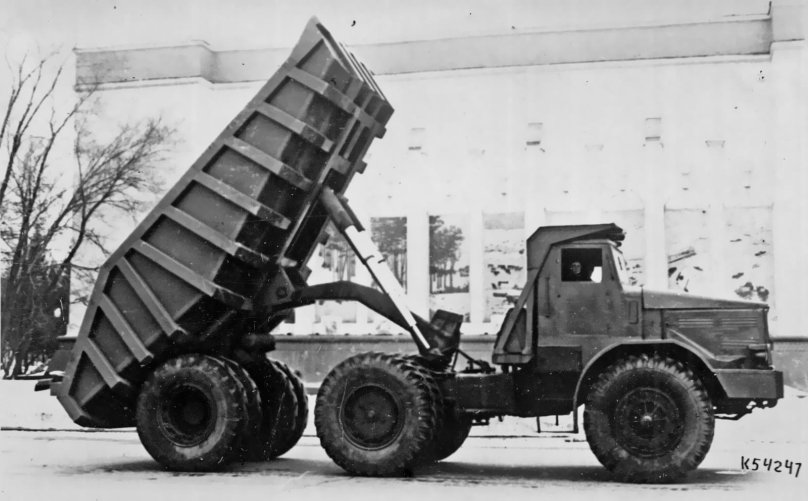 Карьерный самосвал МАЗ 525