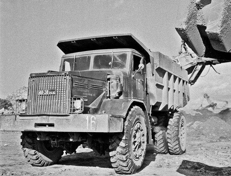 МАЗ-525 самосвал