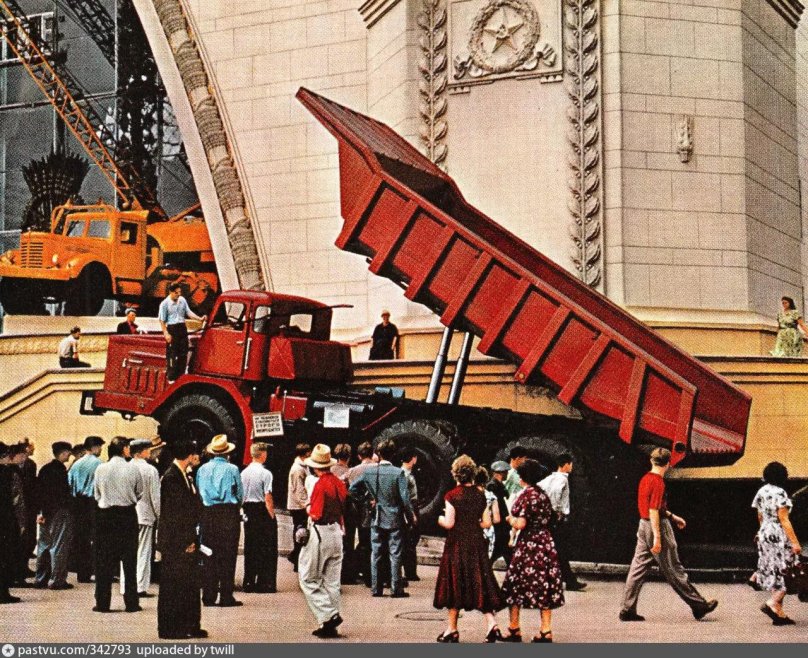 МАЗ 530 на ВДНХ