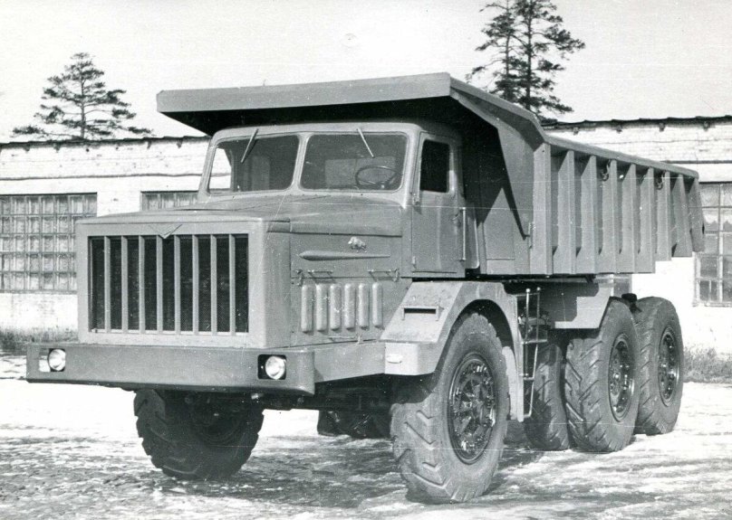 МАЗ-525 самосвал
