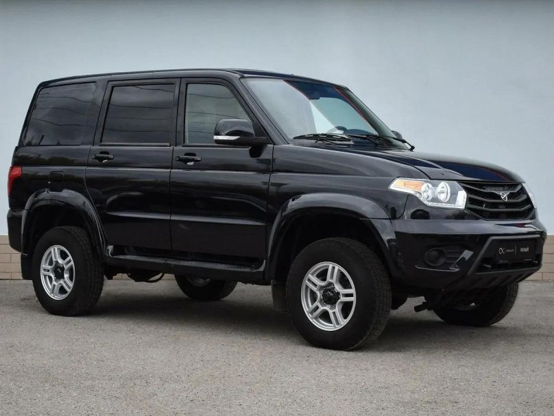 УАЗ Патриот черный