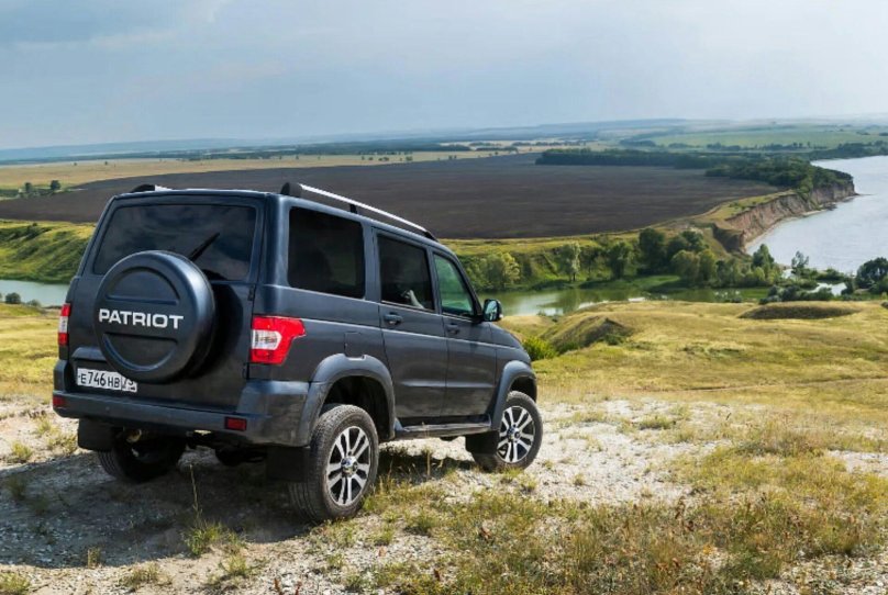 Машина УАЗ Патриот