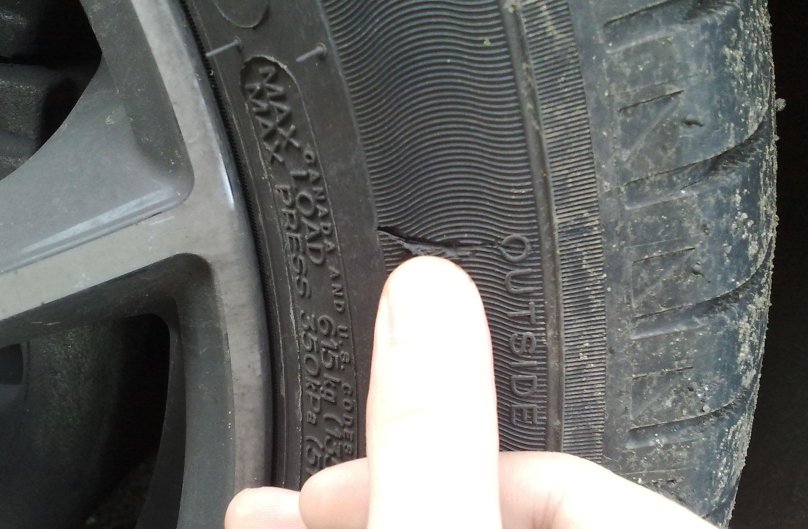 Несквозной боковой порез шины