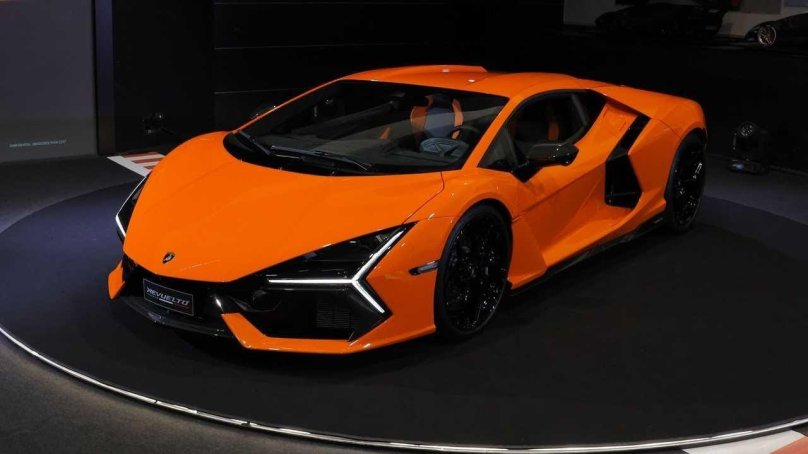 Lamborghini Aventador 2024