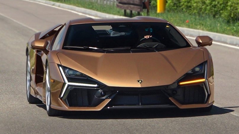 Lamborghini Ревуэлто
