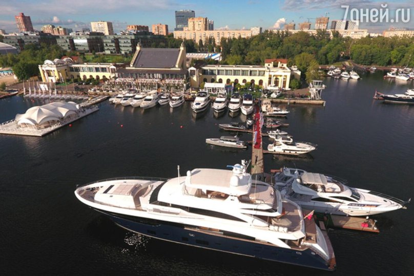 Яхт-клуб Royal Yacht Club