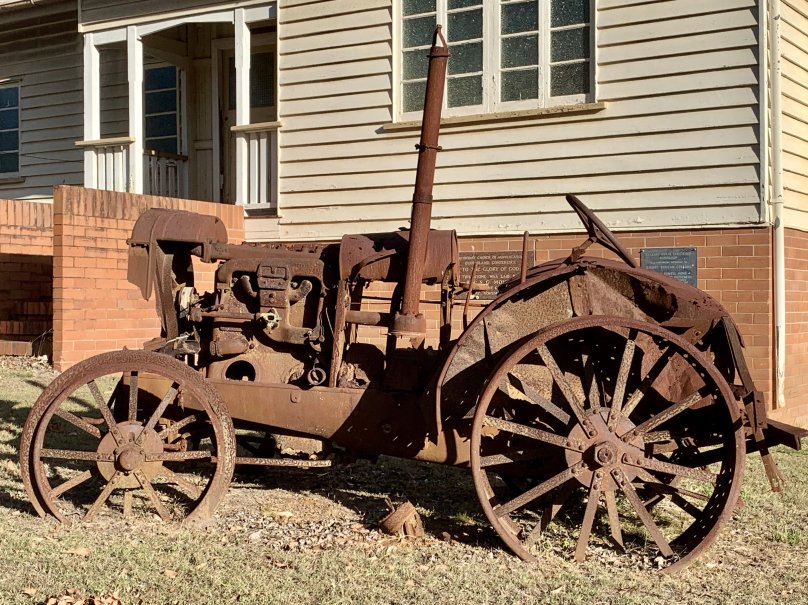 MCCORMICK-Deering Crawler tractor