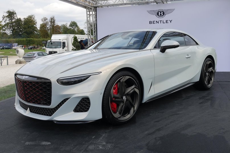 Бентли Батур 2023