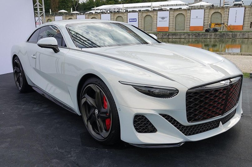 Бентли Батур 2023