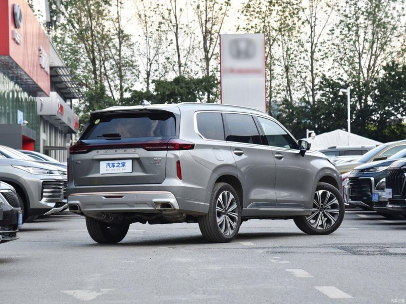 Exeed RX вид сзади