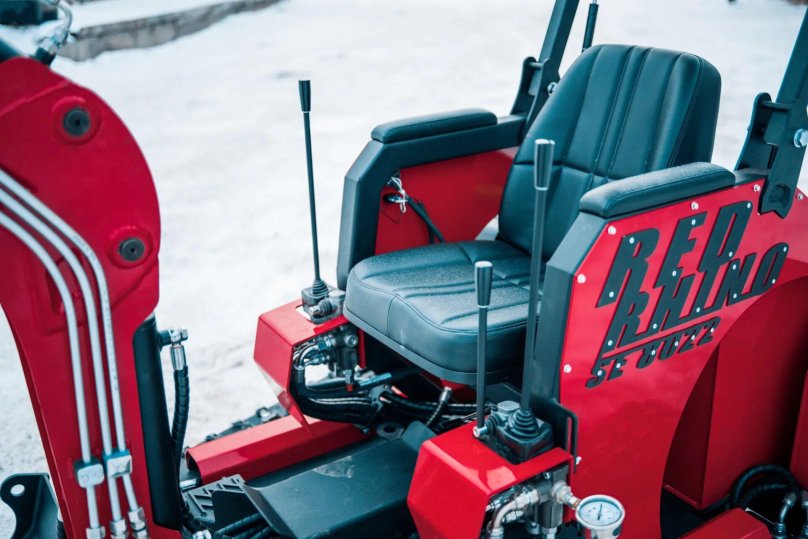 Мини экскаватор Red Rhino