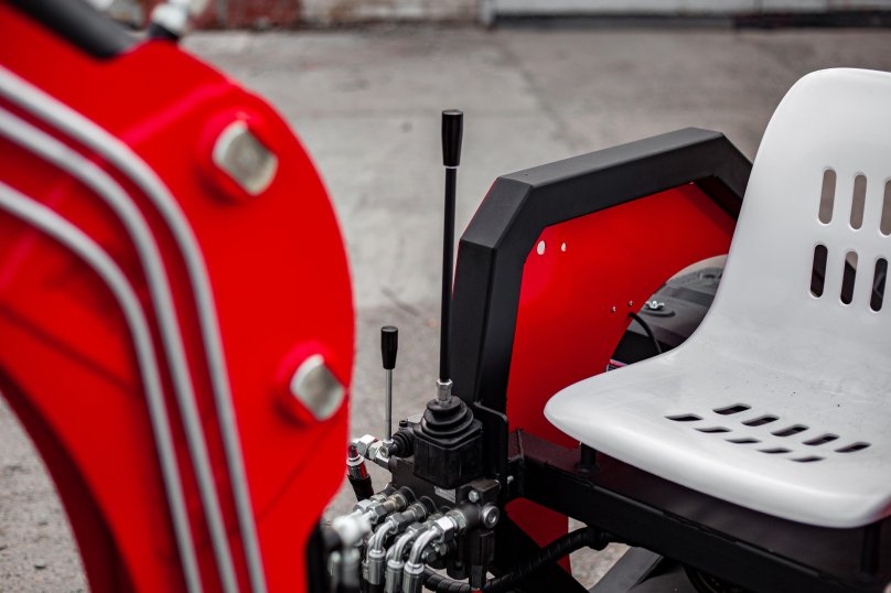 Прицепной мини экскаватор ред Рино