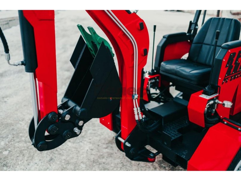 Прицепной мини экскаватор ред Рино