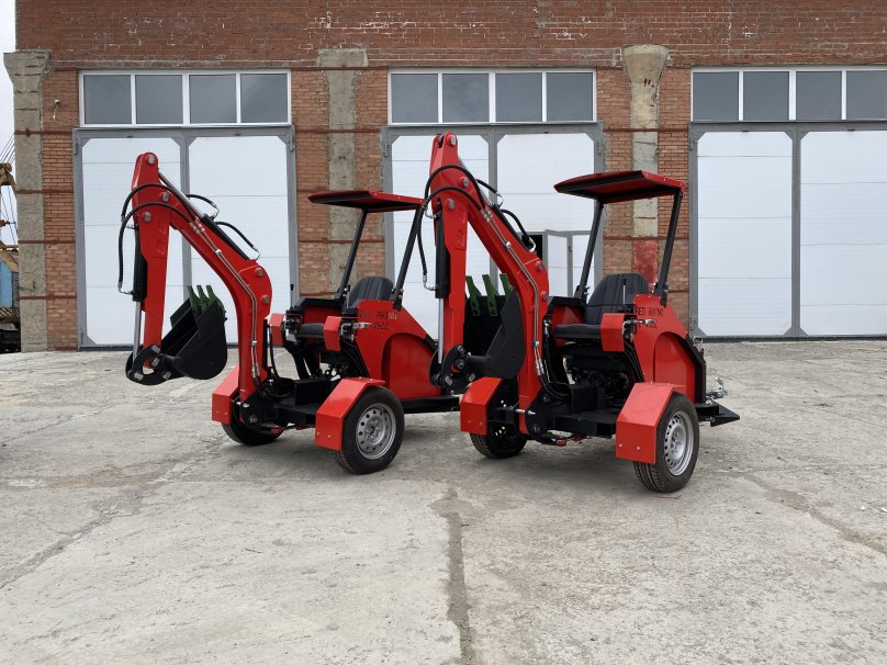 Мини экскаватор Red Rhino