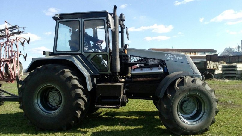 Трактор Бизон 4х4