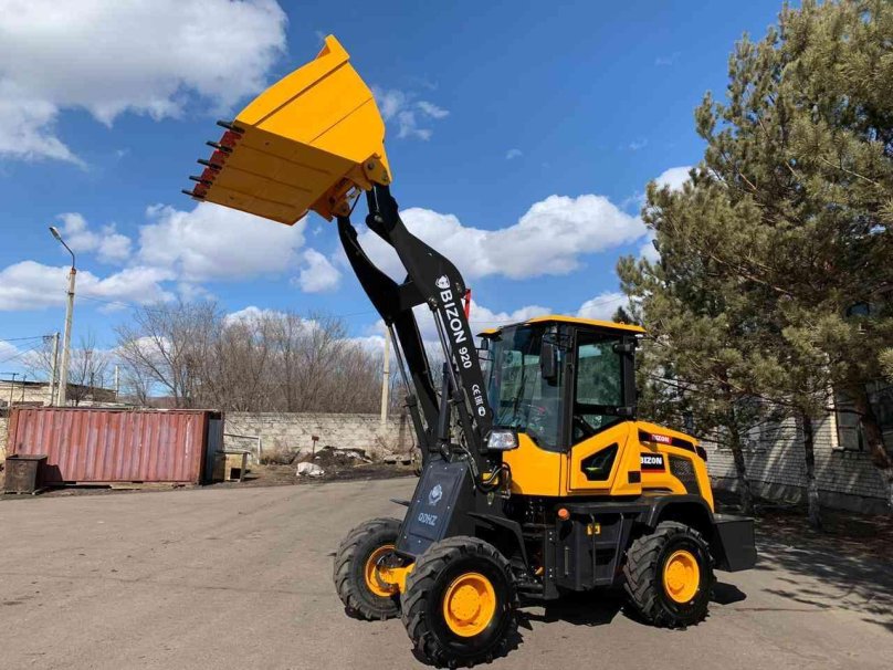Bizon 930 фронтальный погрузчик