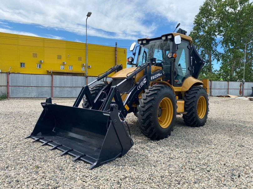 Bizon 888 экскаватор-погрузчик
