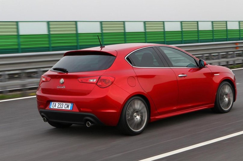 Альфа Ромео хэтчбек