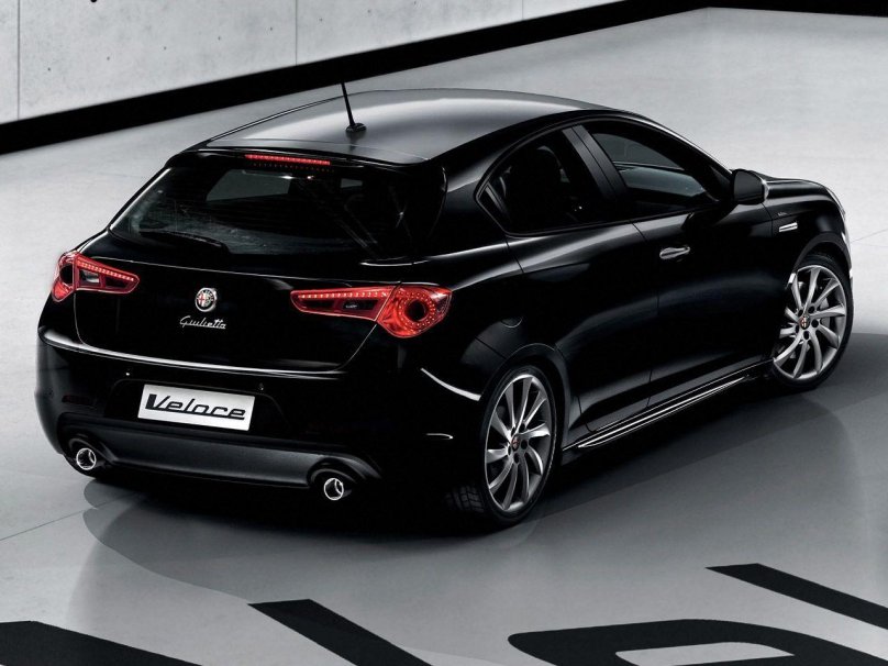 Alfa Romeo Giulietta черная