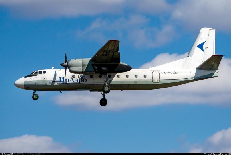 АН-24 пассажирский самолёт