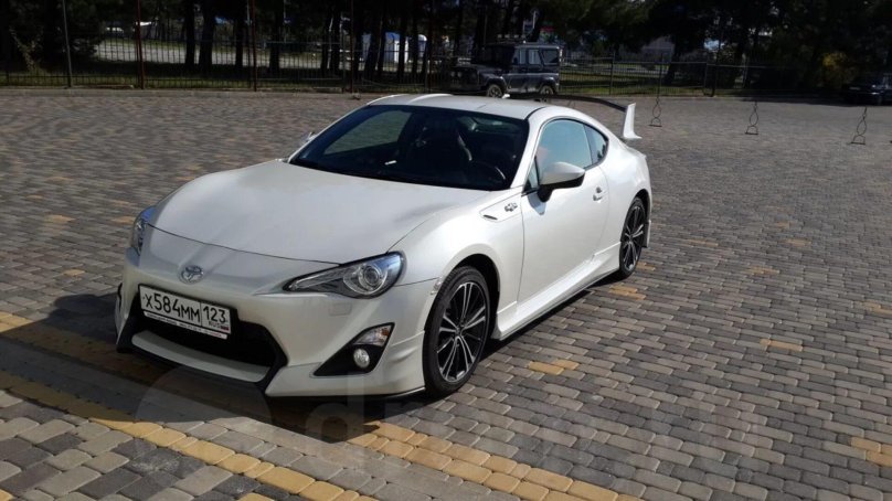 Тойота ГТ 86 белая