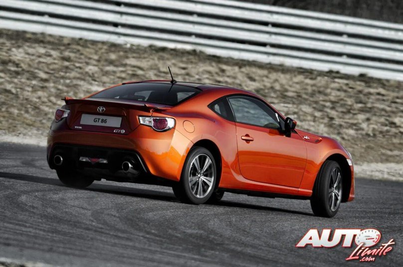 Тойота ГТ 86 2012