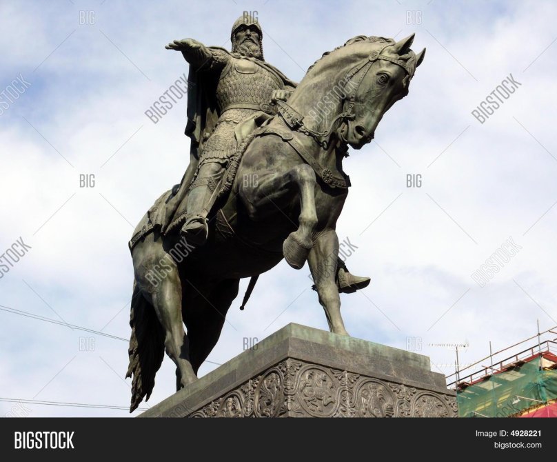 Памятник Юрию Долгорукому