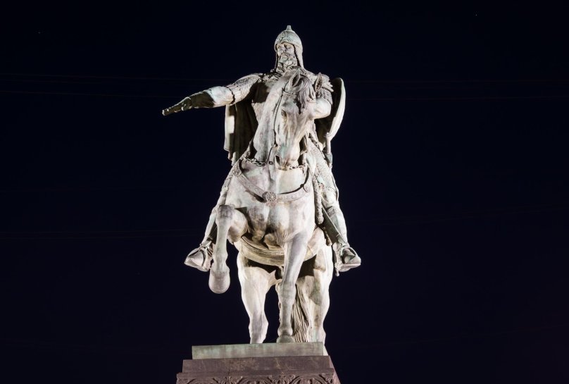 Памятник Юрию Долгорукому