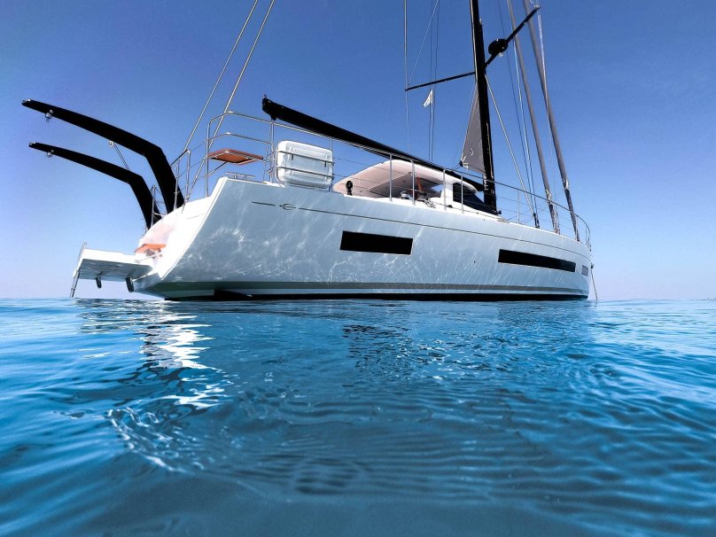 Яхта Amel 60