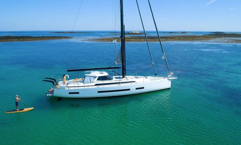 Яхта Амель 60