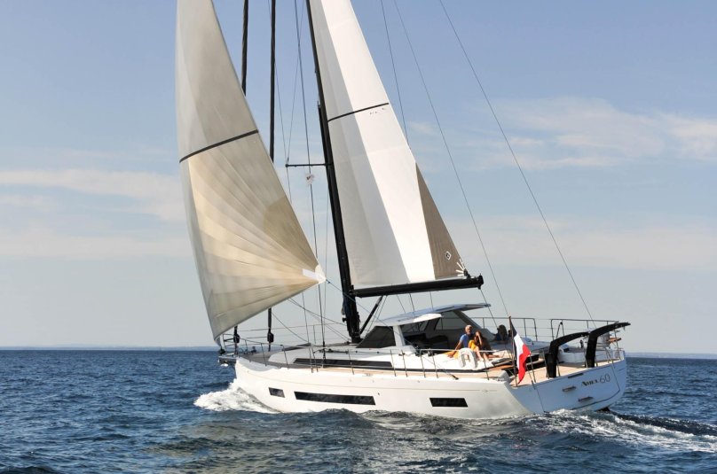 Яхта Амель 60