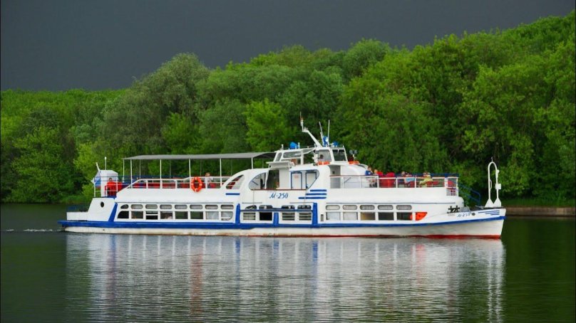 Теплоход Москвич м544