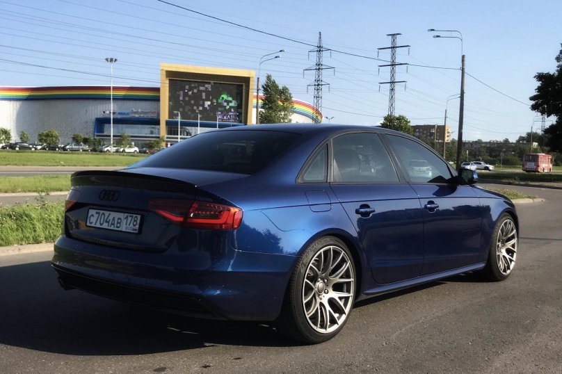 Audi a4 b8 r18