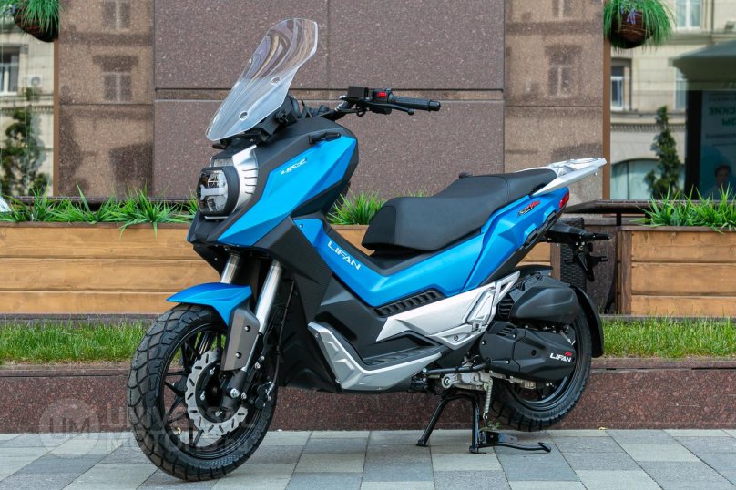 Скутер Lifan kpv150