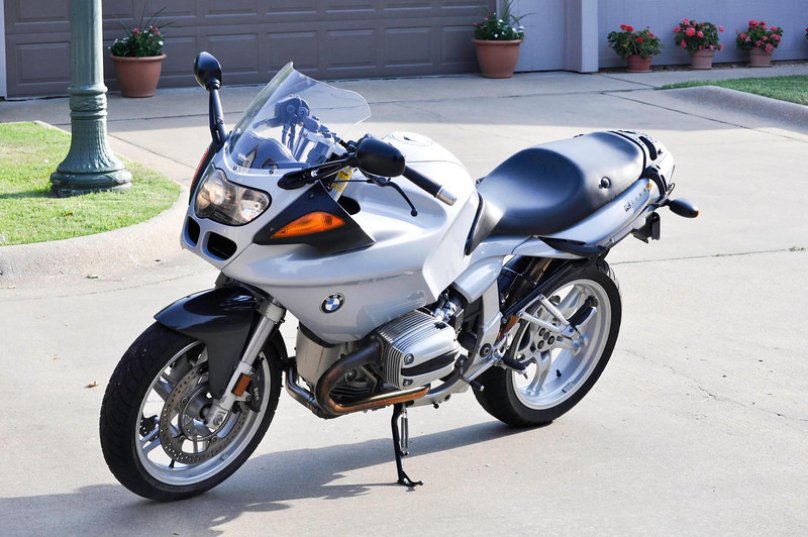 BMW r1100s