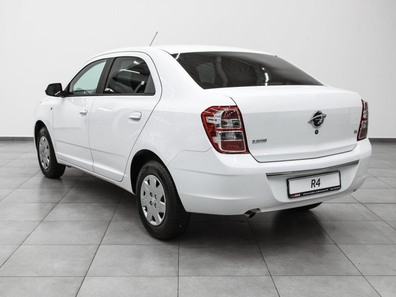 Chevrolet Cobalt Ravon r4