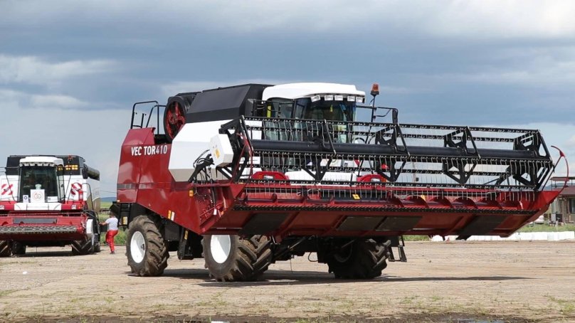 Комбайн Ростсельмаш вектор 410