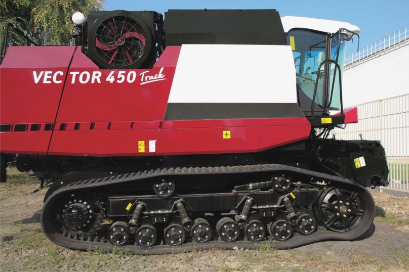 Гусеничный комбайн вектор 450