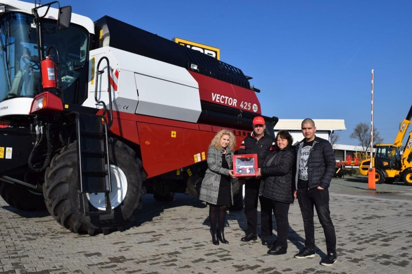 Комбайн вектор 425