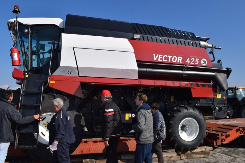Комбайн вектор 425